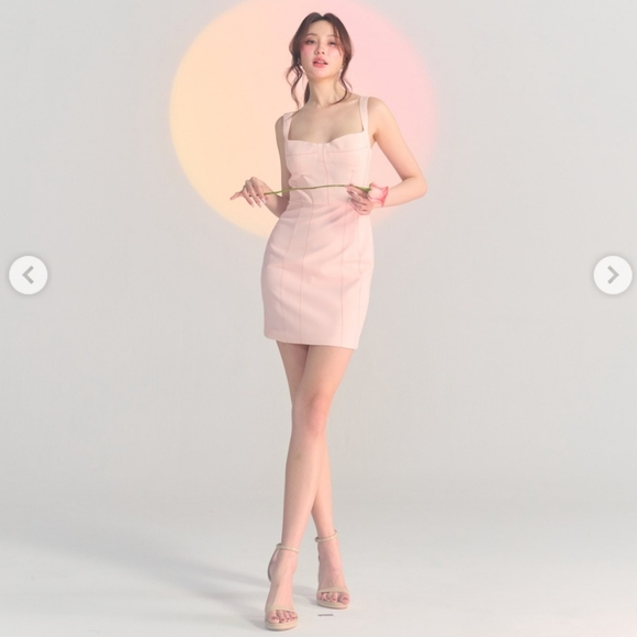 NWT CHANANYA – VIVIENNE DRESS in PASTEL PINK - Picture 2 of 11